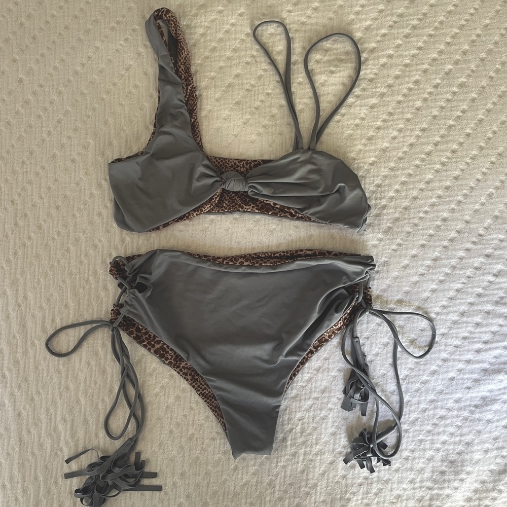 Acacia Set Size S Like new